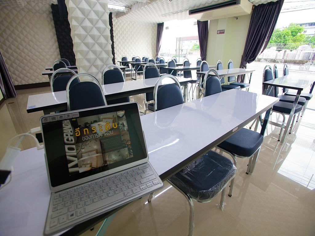 Md Grand Hotel Nakhon Nakhon Si Thammarat Esterno foto
