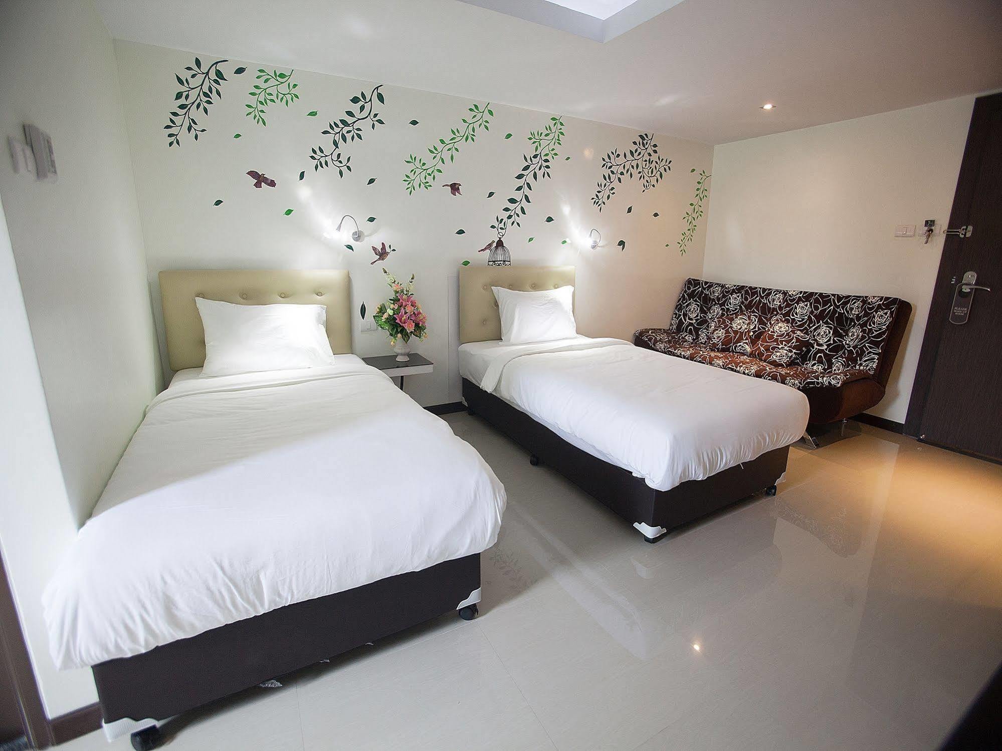 Md Grand Hotel Nakhon Nakhon Si Thammarat Esterno foto